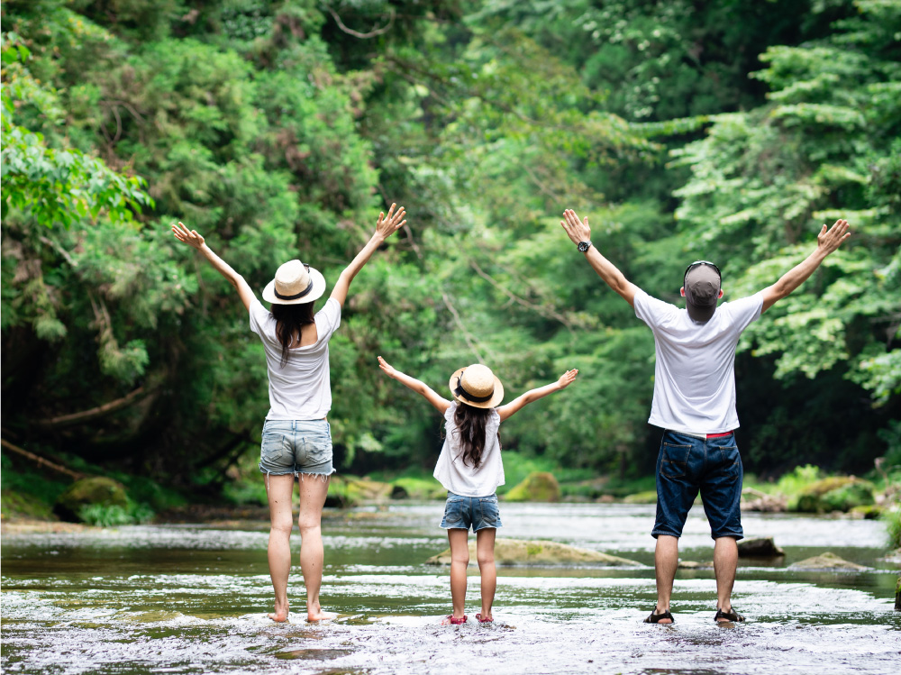 Ảnh 03 thành viên của gia đình cùng khám phá Legacy Hill