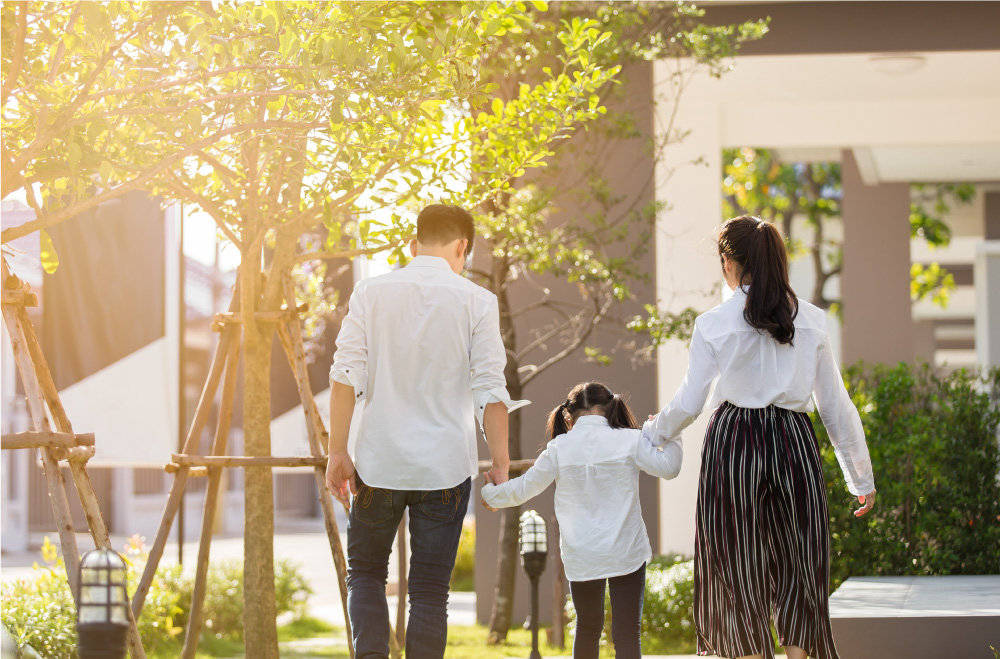 Ảnh 03 thành viên của gia đình vui đùa bên nhau